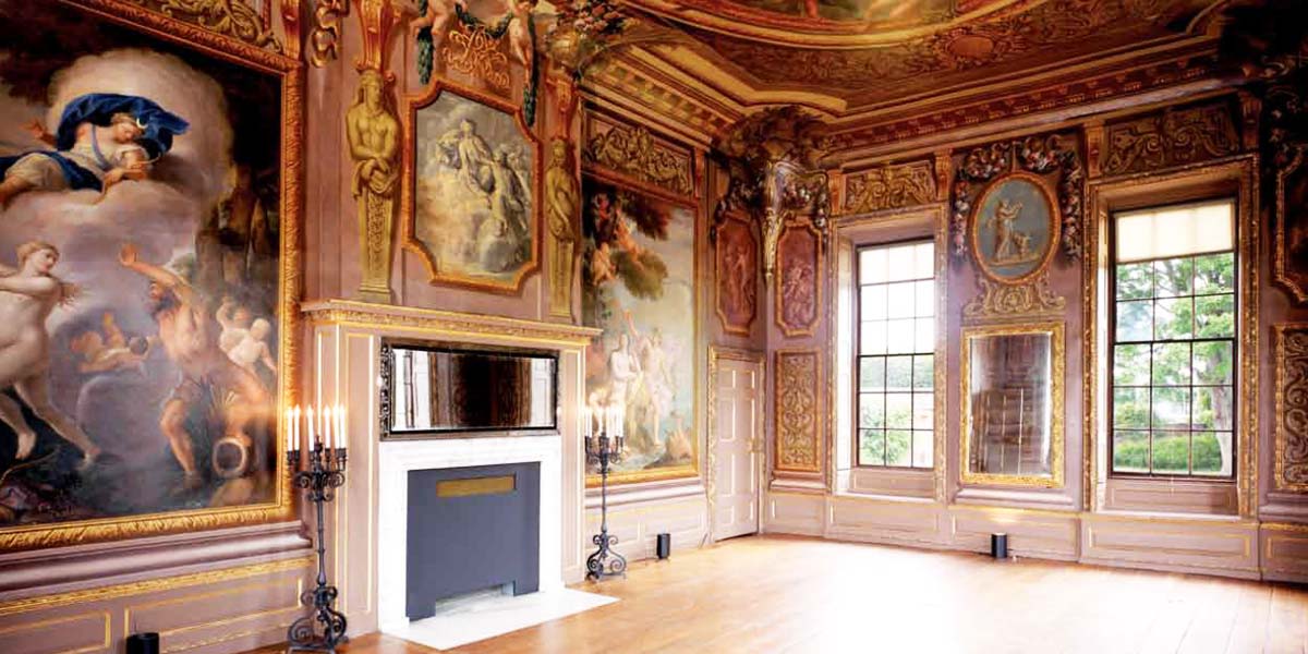 hampton court living room